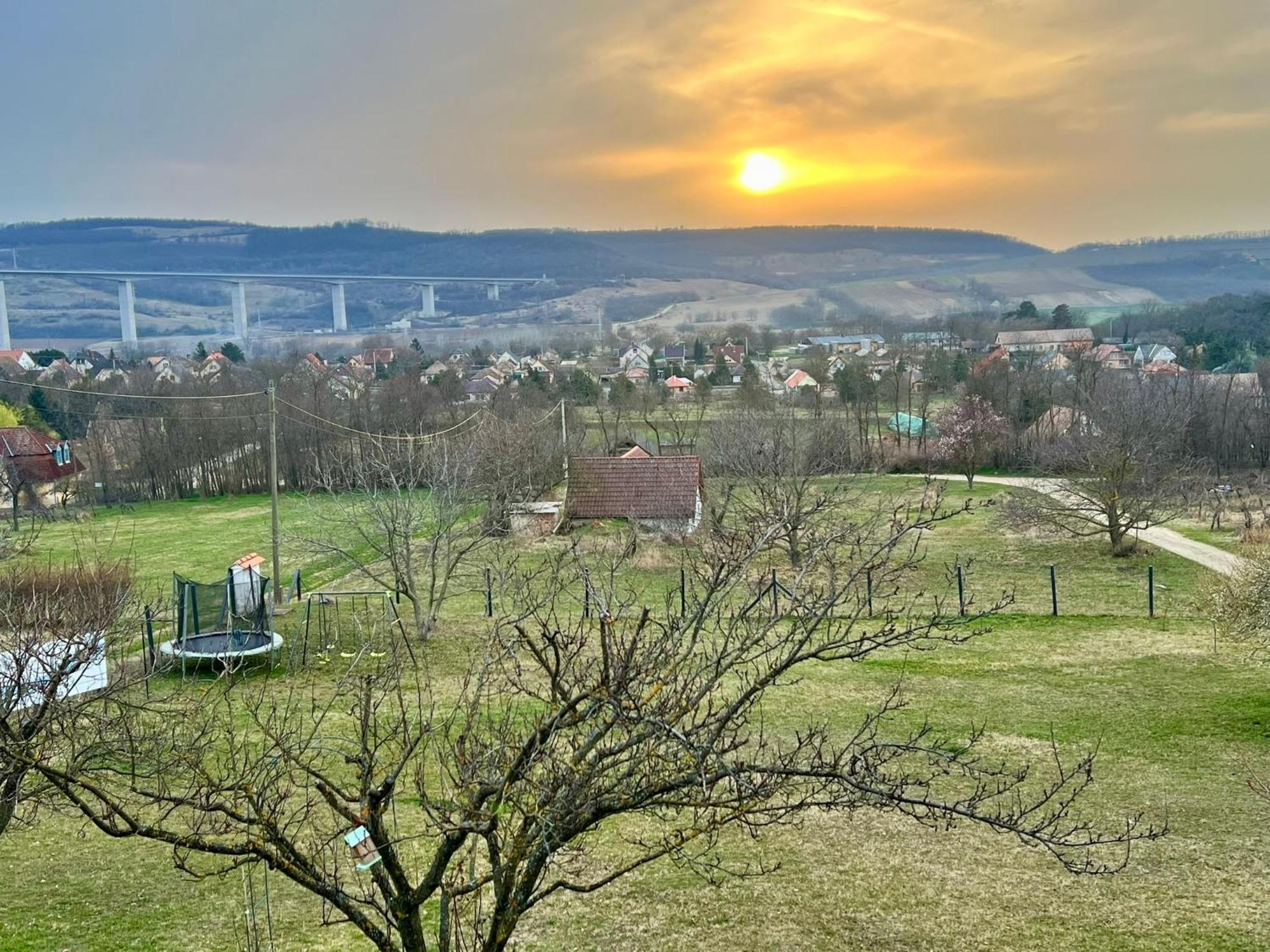 Völgyhíd Village Balaton Kőröshegy Exterior foto